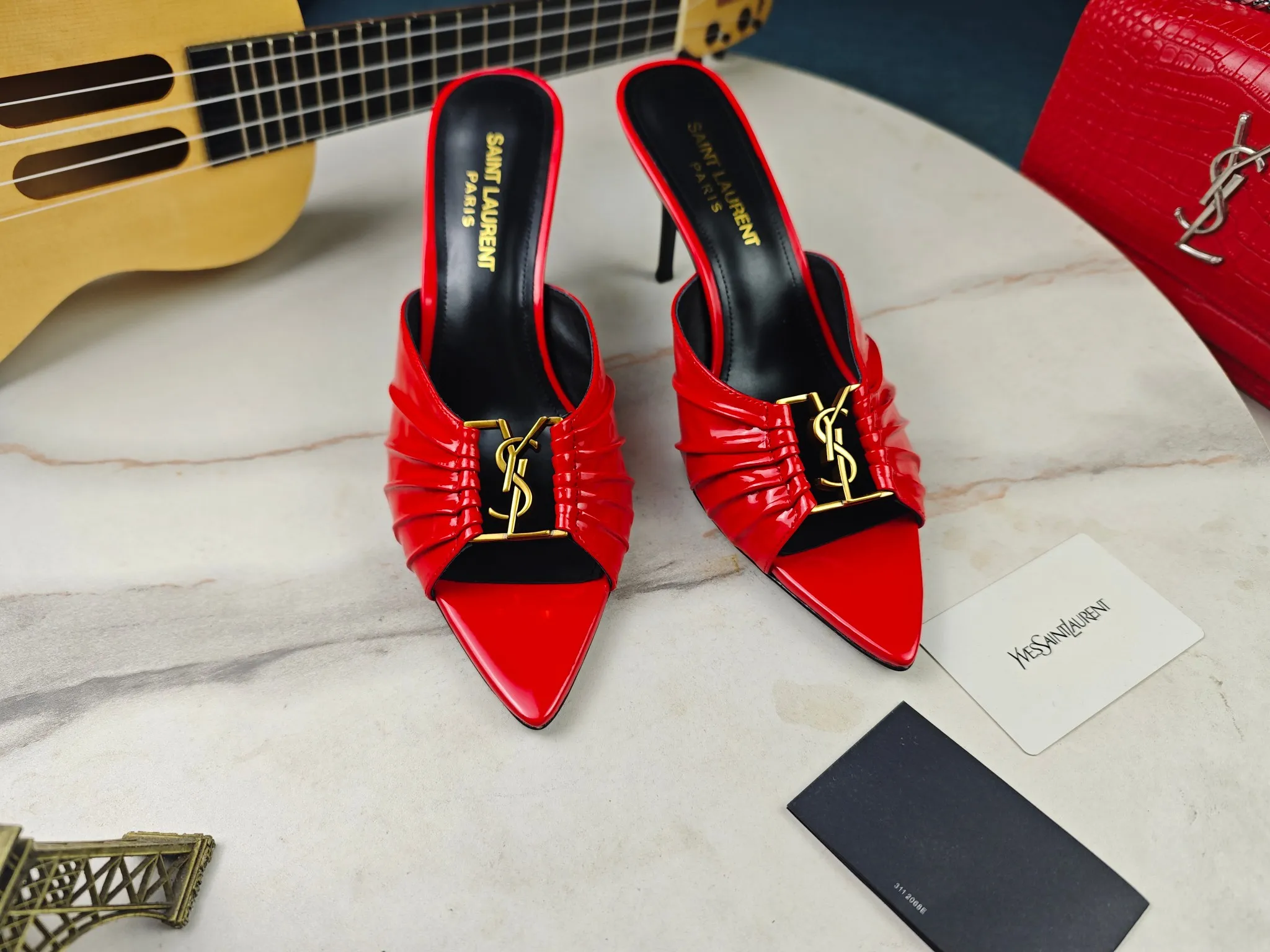 👟👟Ex-factory price 520👟👟 【Saint Laurent】Yves Saint Laurent, stiletto heel YSL sandals💃2024 early autumn counter synchronized with the latest styles, YSL, decoration👠 Classic and high-quality glamorous masterpieces, the hottest spring and summer series in the counter, with temperament, fashion, classic and attractive design style 😌The on-foot effect is particularly beautiful〰️, the material is imported from Italy, small black cow, imported black patent leather, lining, and foot pads; sheepskin, heel height, stiletto 9cm, size 35-41 (34.41.42 must be customized, non-returnable) outsole; imported genuine leather outsole, complete with counter packaging